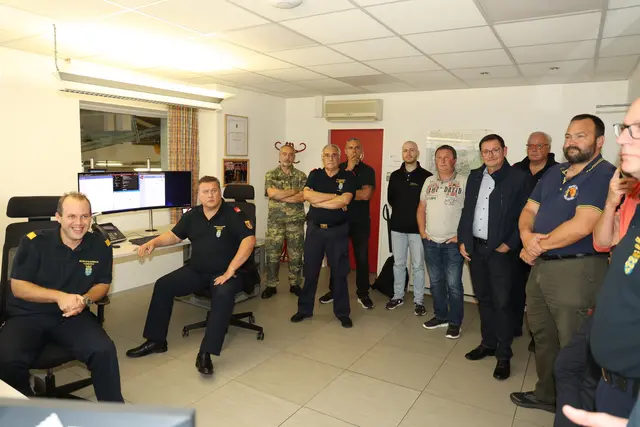 In der Bereichsalarmzentrale im Tullner FF-Haus | Foto: BFKDO Tulln/ St. Öllerer