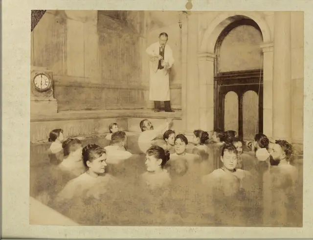 Badeszene aus dem Carolinenbad-Becken, 1893 | Foto: Stadtarchiv Baden