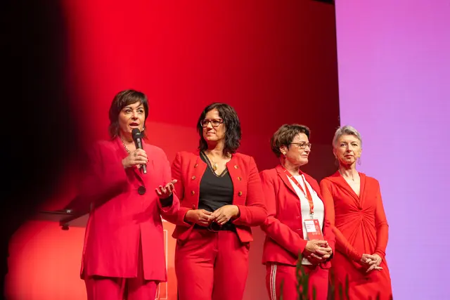 Petra Oberrauner mit den Landesrätinnen Sara Schaar, Beate Prettner und Gaby Schaunig beim Frauen-Powertalk | Foto: SPÖ Kärnten/Jannach
