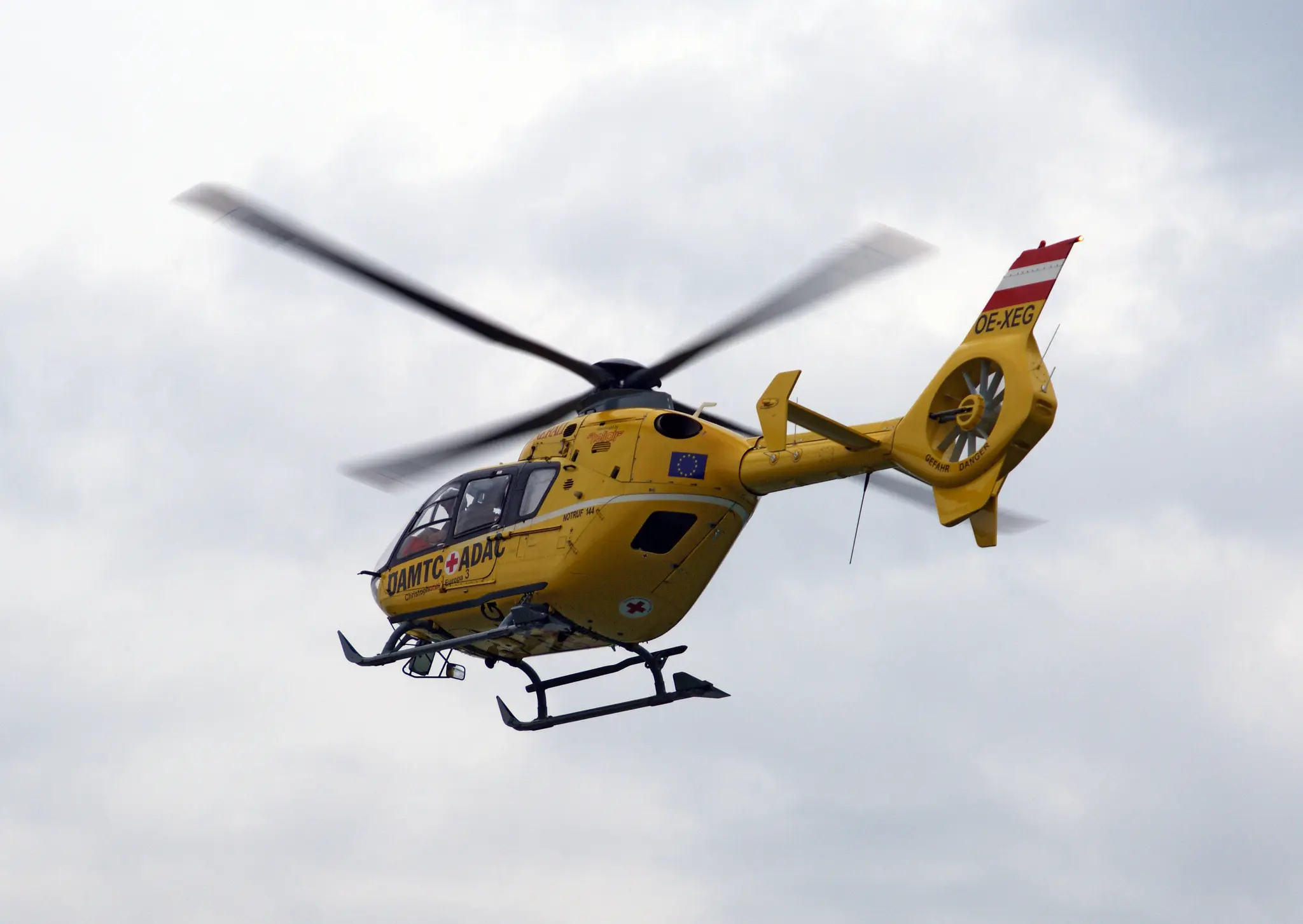 Fast-zeitgleich-zwei-schwere-Motorradunf-lle