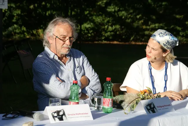 Künstler Wolfgang Horwarth und Moderatorin Claudia Priber. | Foto: Anna Maria Kaufmann