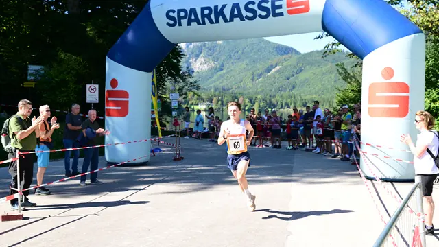 Kevin Kamenschak war überlegener Doppelsieger am Langbathsee. | Foto: LC Ebensee