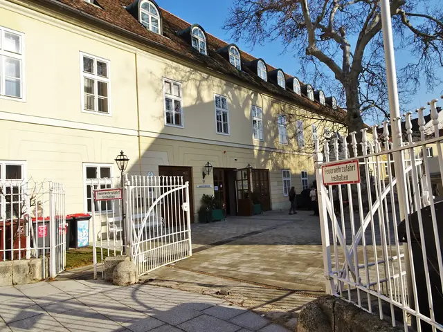 Memories 1972-1980:  Schulgebäude BG/BRG Frauengasse, Baden | Foto: © Silvia Plischek