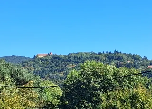 Als ich mich umdrehe entdecke ich das Schloß Bernstein oder Burg Bernstein? | Foto: Gold Michaela