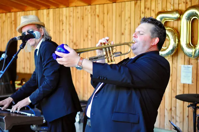 Eines der vielen Musik-Aushängeschilder von Natters: Simon Cede weiß, wie Trompete und Gesang geht. | Foto: Hassl