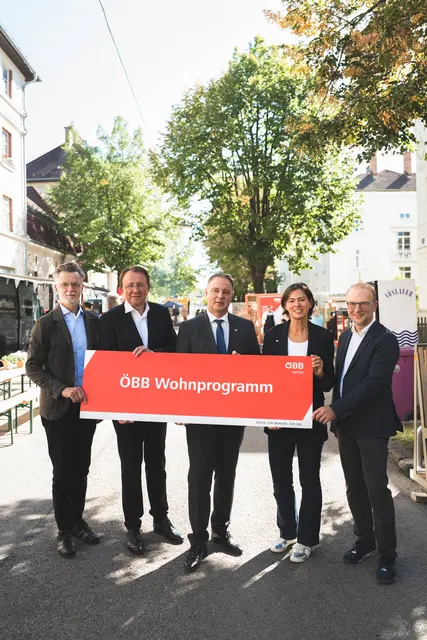 Die Österreichischen Bundesbahnen (ÖBB) haben in St. Pölten neue Werkswohnungen für Mitarbeiterinnen und Mitarbeiter im Schicht- und Wechseldienst eröffnet.  | Foto: BMWKMS/Fuhrer