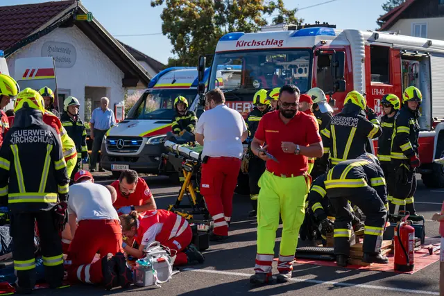 In Kirchschlag bei Linz feierte am Samstag, 20. September 2025, die Rotkreuz-Ortsstelle ihr 50-jähriges Bestehen. | Foto: TEAM FOTOKERSCHI / MARTIN SCHARINGER