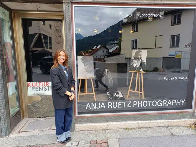 Kulturfenster im Würtenbergerhaus: Die Fotografien von Anja Ruetz sind rund zwei Monate lang ausgestellt. | Foto: Kulturbüro imst