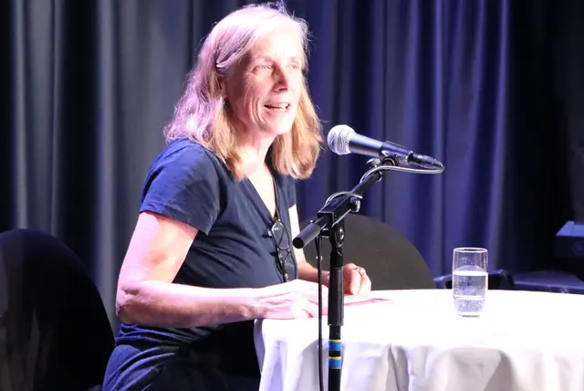 Schon seltsam, was im Zug nach München alles abläuft | Foto: Gerhard Langmann