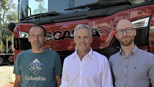 Bruno Reiterer mit Leonhard Kendlbacher (li) und Martin Winkler, beide Waldverband Salzburg