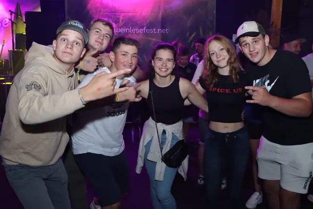 Beste Musik und beste Stimmung sorgten für einen perfekten Abend auf dem Weinlesefest 2025 in Wiesing. | Foto: Markus Bäumler und Marco Huber/zema-medien.de