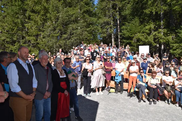 Freunde, Unterstützer und Wegbegleiter wohnten dem schönen Festakt bei. | Foto: Kainz