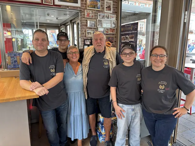 Die Würstelfamilie Wilczek: Wolfgang, Mathias, Karin, Wolfgang sen., Sebastian und Patricia. | Foto: Zezula