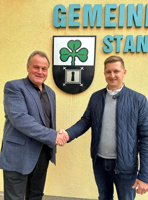 Johannes Kampenhuber übergibt den Ortschef-Sessel an Martin Ziegler (re.). | Foto: Gde. Dietach