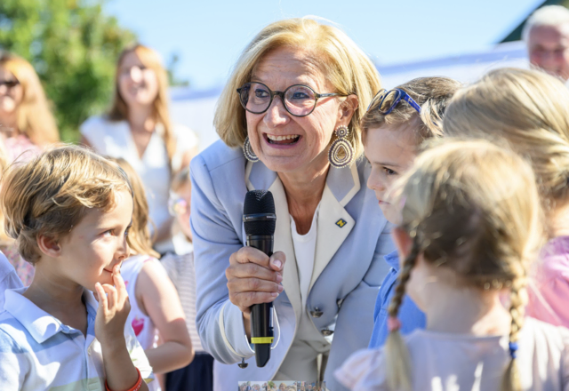 Landeshauptfrau Johanna Mikl-Leitner bei der Eröffnung des neuen Heidekindergartens in Gießhübl. | Foto: NLK Burchhart