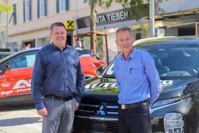 Im Mittelpunkt des Geschehens standen die Vertreter der Autohäuser und deren Modelle.  | Foto: Iris Bloder