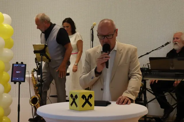 Tom Schwarzmann führte charmant und mit viel Humor durch das Programm. | Foto: Alejandra Ortiz