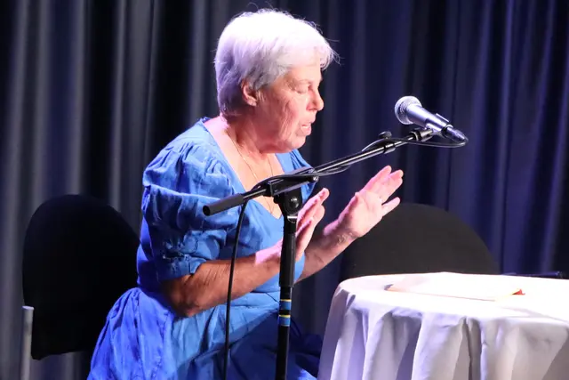 Ursula Gerhold als Erklärerin des Wundermittels Schafgarbe | Foto: Gerhard Langmann