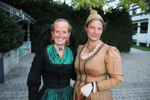 Anna Matuschek und Abelina Bendl freuten sich aufs Fest.