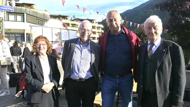Erna und Franz Buchacher, Musivereinsvorstand Peter Kratzik und Sänger Gottlieb Strobl