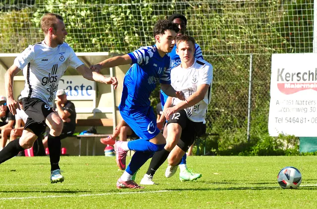 Tobias Muigg war nicht zu halten und erzielte in der zweiten Halbzeit mit drei Toren einen Hattrick. | Foto: Hassl