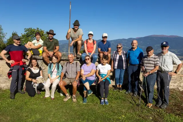 Die Bibel-Wanderer am Reisberg mit beeindruckendem Panoramablick zur Koralpe | Foto: Dietmar Klapsch