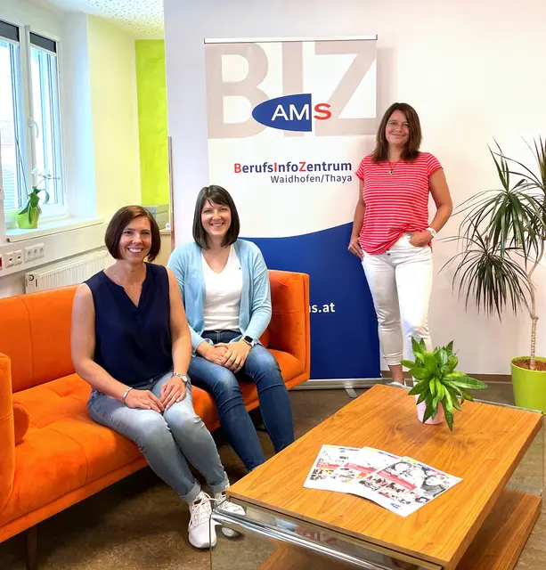 Im BerufsInfoZentrum: Tina Semper, Carina Dangl und Beate Zeilinger (v.l.) | Foto: AMS