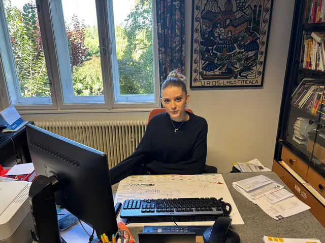 Nora Geissler arbeitet im zweiten Lehrjahr bei "Korrak Reisen" | Foto: Bernd Dorner