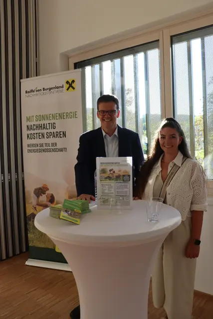 Kundinnen und Kunden erwartet ein barrierefreies, modernes Ambiente mit großzügigen Beratungszonen und einem einladenden Foyer. | Foto: Alejandra Ortiz