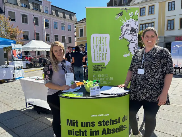 Regionale Unternehmen verschiedenster Branchen, Schulen und Institutionen präsentierten sich bei der Berufsorientierungsmesse "Lehre &amp; Bildung on Air" am Völkermarkter Hauptplatz. | Foto: MeinBezirk.at