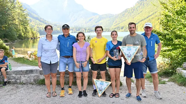 So sehen Sieger aus (v.l.n.r.): Bürgermeisternin Sabine Promberger, Thomas Siegl, Maria Schernberger, Kevin Kamenschak, Nina Redl, Arnold Kurt und Wolfgang Derfler.
| Foto: LC Ebensee