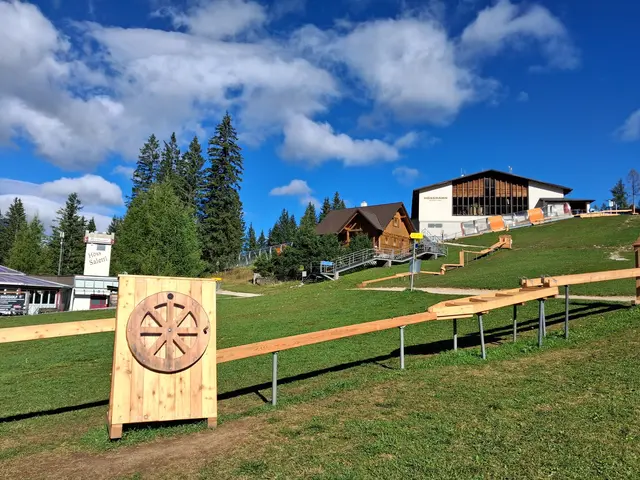 Kugelspielbahn für Kinder.