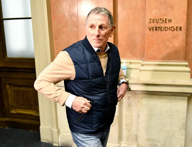  Der frühere Lobbyist Peter Hochegger plant, kommende Woche eine elektronische Fußfessel zu beantragen. | Foto:  ROLAND SCHLAGER / APA / picturedesk.com