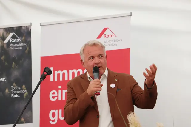 Bgm. Manfred Komericky: "Roto Frank (vormals Lapp-Finze) hat Kalsdorf nachhaltig geprägt. Vor der Ansiedlung des Unternehmens hat es Arbeitsplätze hauptsächlich nur in der Landwirtschaft gegeben. Mit der damaligen Lapp-Finze wurde ein neues Zeitalter eingeläutet, plötzlich gab es Arbeitsplätze für die Bevölkerung".   | Foto: Edith Ertl