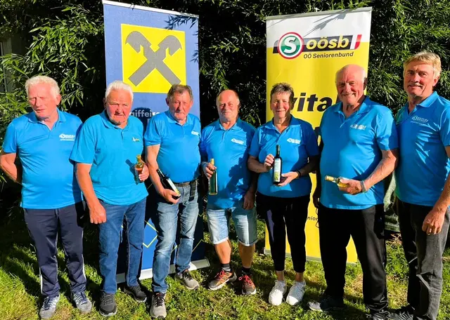 Die siegreichen Kegler aus Rechberg: Johann Naderer, Josef Wimhofer, Josef Naderer, Hubert Hintersteiner, Bernadette Naderer, Josef Naderer und Franz Kastner.
 | Foto: Seniorenbund