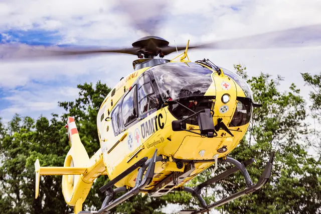 Nach der Erstversorgung mit dem Rettungshubschrauber wurde das Kind in das Kepler Uniklinikum nach Linz geflogen. | Foto: FOTOKERSCHI.AT / KERSCHBAUMMAYR