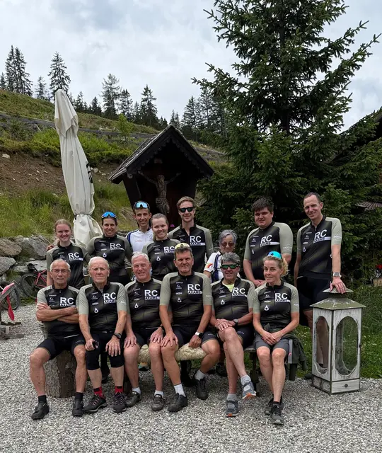 Die fleißigen Radfahrenden in ihren neuen Dressen.  | Foto: Radclub Axams
