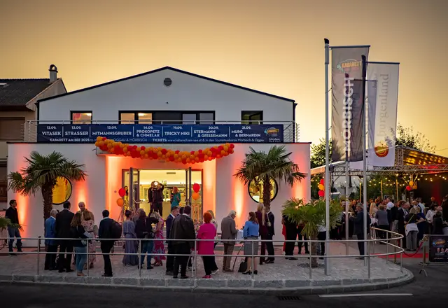 Die feierliche Eröffnung des Alten Kinos Mörbisch wurde mit dem Finale des Burgenländischen Kabarettpreises 2025 begangen. | Foto: Andreas Hafenscher