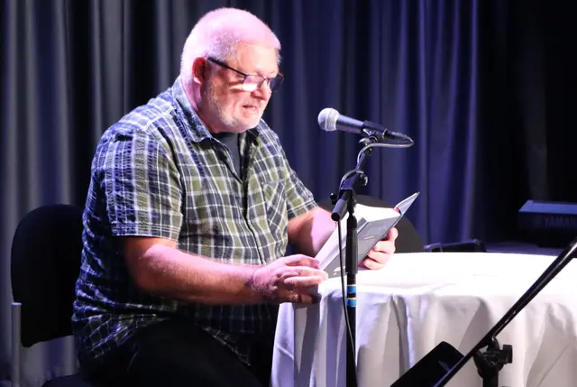 Uwe Begander traute sich mit Wilma Rudolph auf die Laufbahn | Foto: Gerhard Langmann