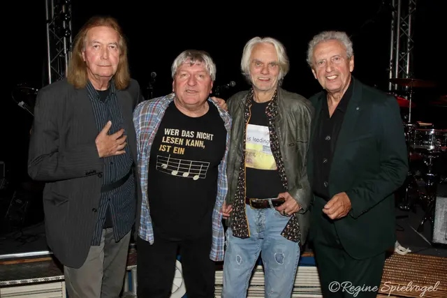Ulli Bäer, ein alter Hase des Austro Pop, war kürzlich in der Villa Kunterbunt zu Gast. Im Quartett mit Herbert Novacek (b.voc.), Ulli Winter (git.voc.) und Localdrummer Rudi Staeger.