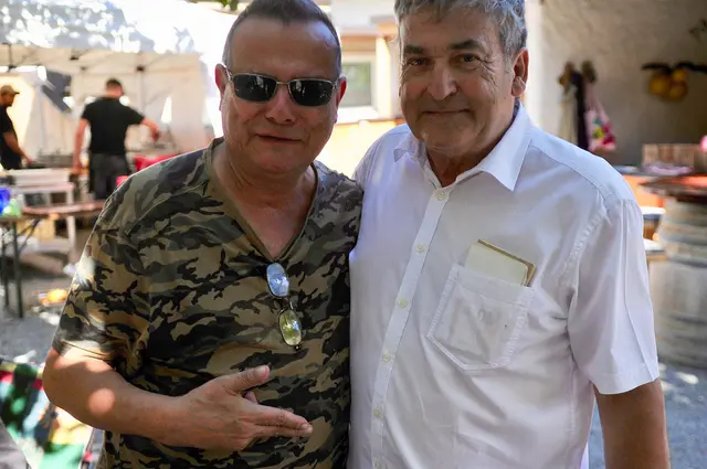 First Gratulant: Rocklegende Klaus Schubert ist gerne und oft im "Stern". | Foto: Hassl