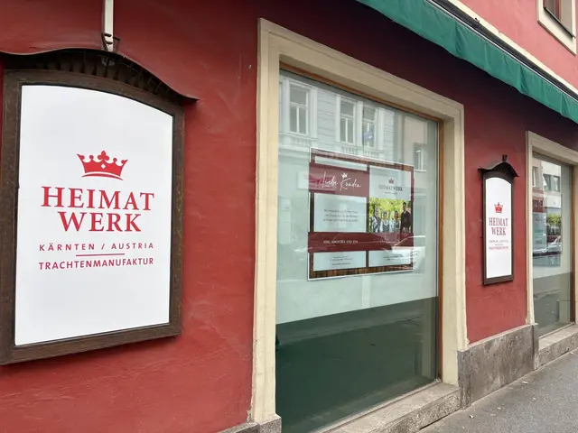 Der Aushang vor der Filiale erklärt den künftigen Weg des Unternehmens. In Villach bleiben die Lichter ab sofort aus. | Foto: MeinBezirk.at