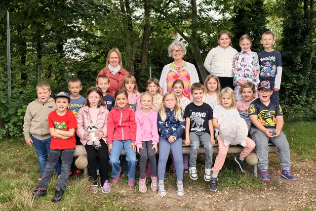 2025 Volksschule Kirchberg am Wagram, 1a. mit Direktorin Alexandra Brunner-Sauerzopf und Klassenlehrerin Ulrike King. | Foto: Christian Nowotny