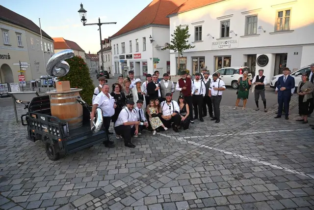 Die Redaktion von MeinBezirk Horn reiht sich mit einem herzlichen Augenzwinkern in die lange Liste der Gratulanten ein.