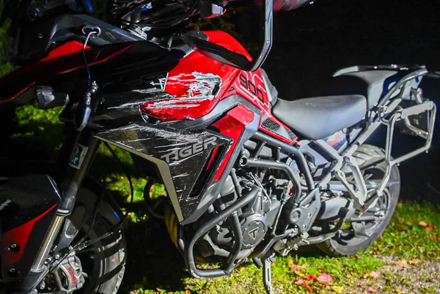 In Grünau ist am 21. September eine Motorradfahrerin gegen eine Stützmauer geprallt. | Foto: Team Fotokerschi/FF Grünau im Almtal