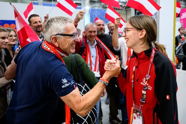 Glückwünsche für Eva Manninger von WKO-Präsident Josef Herk nach dem Finale | Foto: SkillsAustria/Max Slovencik/Florian Wieser
