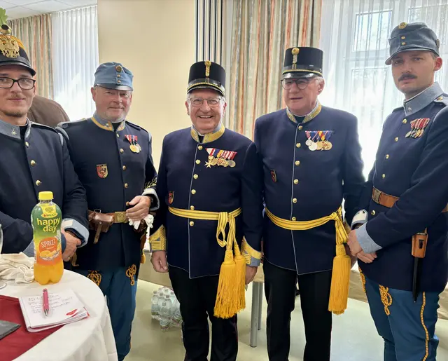 Vom Traditionsverein: Thomas Hoffmann, Gerhard Klein, Gerhard, Zapfl, Andreas Steiner und Rene Cerwenka | Foto: MeinBezirk/Birgit Bachhofner