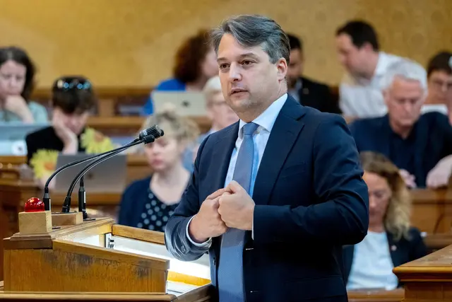 Dominik Nepp (FPÖ) sprach bereits in einer eigenen Pressekonferenz von einem drohenden "Milliardengrab U2/U5" wegen fehlender Absprachen mit dem Bund. Auch im Gemeinderat konfrontierte er die Stadtregierung damit. | Foto: Michael Indra / SEPA.Media / picturedesk.com