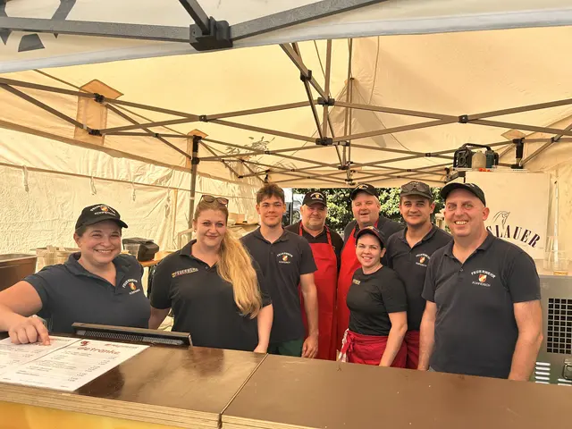 Die freiwillige Feuerwehr unterstütze sowohl bei der kulinarischen Versorgung, als auch bei der Verkehsregelung. | Foto: Lisa Stöckl