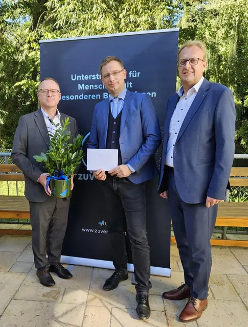 Martin Bogg, Wolfgang Tauchner (Geschäftsführer der Zuversicht Waldviertel GmbH) und Peter Hochleitner bei der Eröffnung. | Foto: Haus der Zuversicht